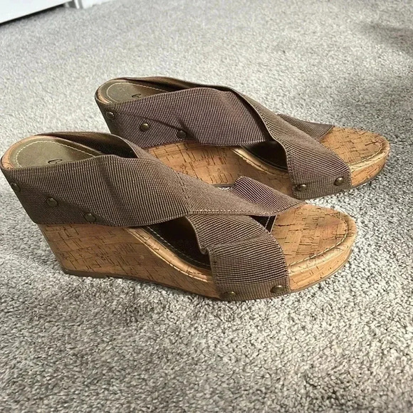 Curfew Size 9 Brown, Tan Open Toe Cross Strap Wedges Heels - Picture 6 of 11